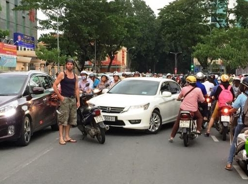 Hà Nội xử nghiêm các hành vi chen lấn làn đường
