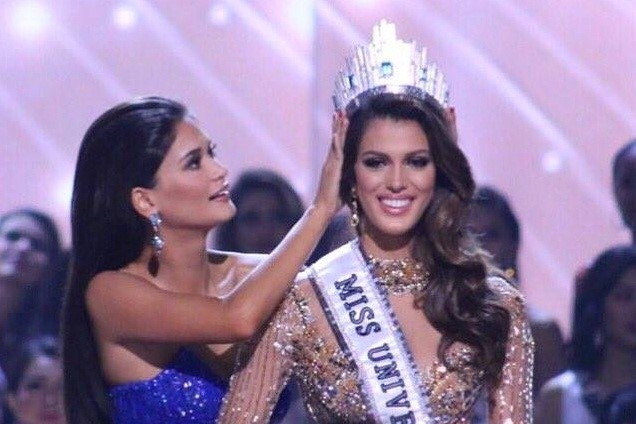 &quot;Ngất ngây&quot; với vẻ đẹp nóng bỏng của tân Hoa hậu Hoàn vũ 2016