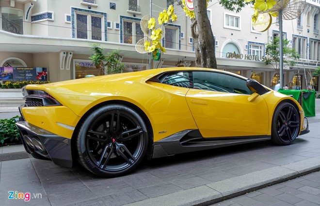 Cường Đô La và đại gia Sài Gòn chơi Tết bằng Lamborghini