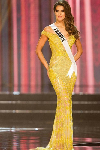 Hoa hậu Hoàn vũ 2016 Iris Mittenaere khoe dáng trong với váy dạ hội của Hoàng Hải trong vòng bán kết