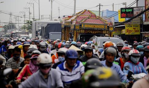 Kẹt xe hơn 7km suốt 3 giờ đồng hồ trên Quốc lộ 50 21