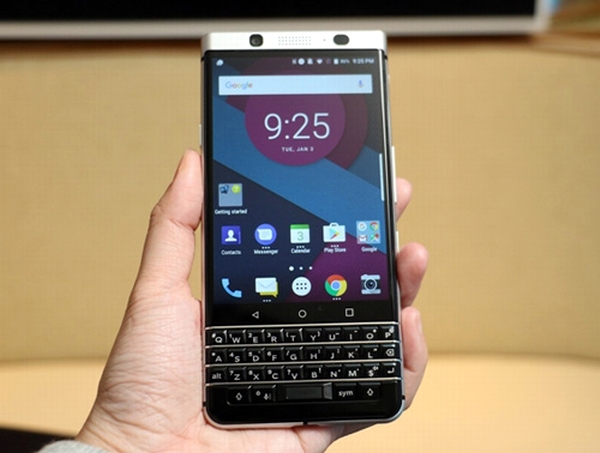 BlackBerry Mercury - đây là chiếc điện thoại được sản xuất bởi TCL nhưng do BlackBerry thiết kế và phần mềm bảo mật của BlackBerry. Máy có bàn phím quen thuộc đối với các tín đồ “Dâu đen”, trang bị cổng USB-C và hoạt động trên hệ điều hành Android Nougat.