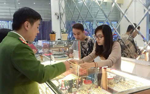 Lừa đảo tại các tiệm vàng: Thủ đoạn mới và rất tinh vi