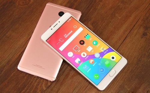 Thiết kế: Tương tự như các mẫu smartphone khác đến từ các nhà sản xuất của Trung Quốc, thiết kế của chiếc phablet Meizu M3 Max cũng được lấy ý tưởng từ iPhone của Apple. Máy sở hữu thiết kế vỏ kim loại nguyên khối, mang đến cảm giác sang trọng và chắc chắn. 