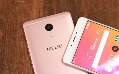 Camera: Meizu M3 Max được trang bị camera chính độ phân giải 13 megapixel sử dụng cảm biến Sony IMX258, ống kính khẩu độ f/2.2 khẩu độ, hỗ trợ tính năng lấy nét theo pha và tích hợp đèn flash LED kép. Đây là những thông số kỹ thuật khá tốt cho một thiết bị chụp hình, tuy nhiên ảnh chụp thực tế lại chỉ có chất lượng ở mức trung bình.