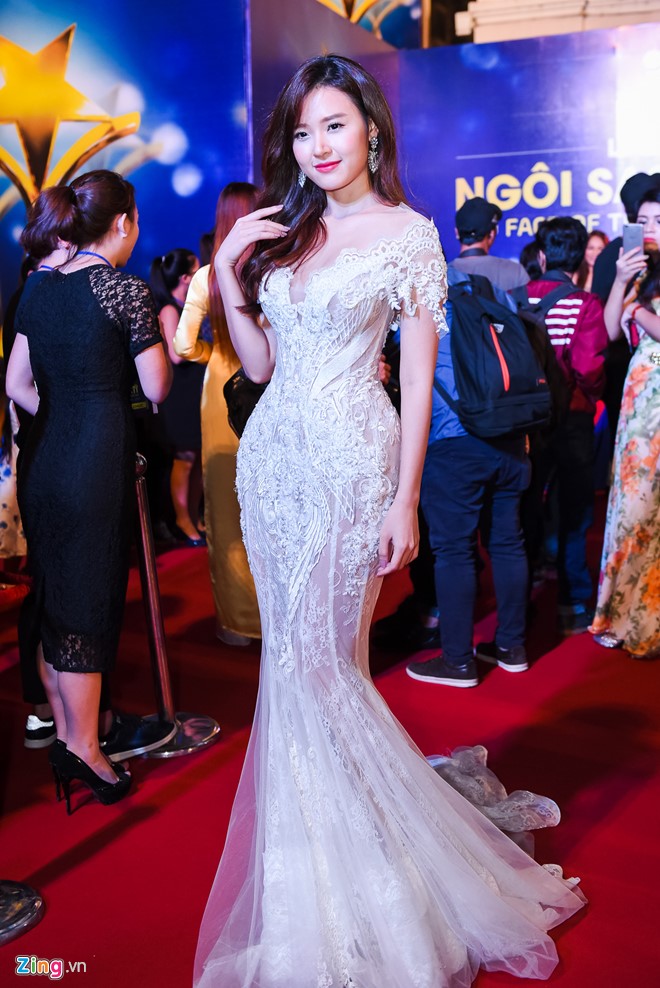 My nhan Viet va sao 'Co dau 8 tuoi' khoe sac tren tham do hinh anh 10