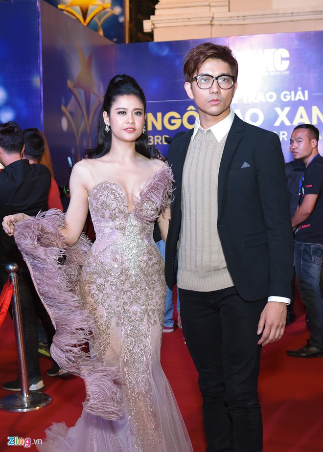 My nhan Viet va sao 'Co dau 8 tuoi' khoe sac tren tham do hinh anh 11