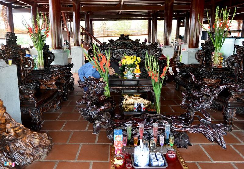 Nhà thờ Tổ của Hoài Linh được trang trí đón Tết Đinh Dậu hình ảnh 12 Khu vực nhà tiếp khách cũng được trang trí, lau dọn sạch sẽ.