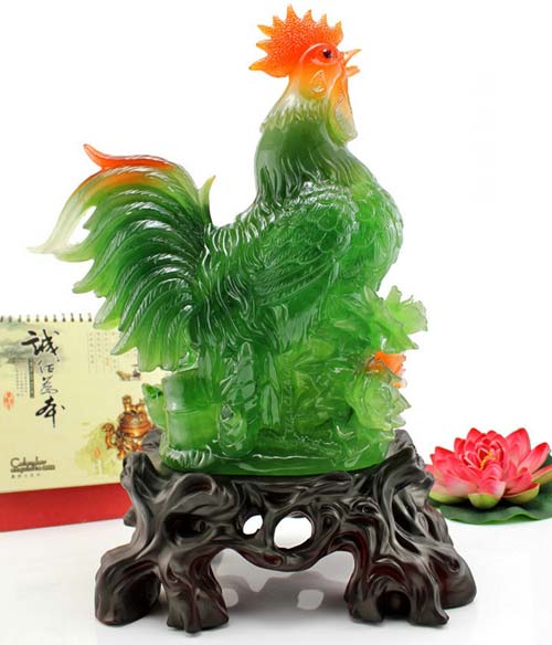 Linh vật theo tuổi. Xu hướng hiện nay khi tặng quà mừng thọ, quà sinh nhật, quà tặng tân gia nhiều khách hàng đã chọn những tượng, linh vật phong thủy theo tuổi của Ông bà, cha mẹ để tặng. Người được tặng cầm tinh con giáp nào thì tặng con Giáp đó. Bạn có thể chọn tranh, hoặc tượng tùy theo lựa chọn của mình. Nếu bạn tặng tượng, thì người được tặng có thể trưng bày trên bàn, tủ. Nếu là tranh phong thủy thì treo trong phòng khách