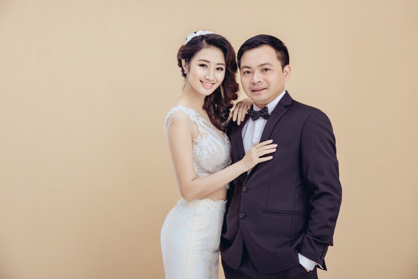 ﻿﻿Hoa hậu Bản sắc Việt toàn cầu - Trần Thu Ngân  Mới đăng quang Hoa hậu Bản sắc Việt Toàn cầu 2016 được khoảng 5 tháng, Trần Thu Ngân quyết định kết hôn với doanh nhân Doãn Văn Phương. Thông tin này đã được mẹ của nàng hoa hậu xinh đẹp chính thức xác nhận mới đây. 
