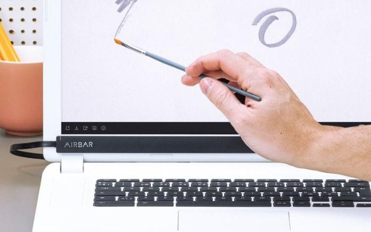 Airbar kết nối máy tính thông qua cổng USB và biến bất kỳ máy tính nào thành màn hình cảm ứng. Thiết bị sử dụng công nghệ zForce Air, có khả năng tỏa ra một trường ánh sáng vô hình lên phía trên màn hình laptop cho phép cảm biến thao tác chạm của ngón tay (thậm chí kể cả khi người dùng đeo găng) cũng như bút vẽ. Điều đó có nghĩa là bạn có thể biến chiếc màn hình của mình thành một khung tranh điện tử. Sản phẩm có giá 69USD (tương đương 1,57 triệu đồng).