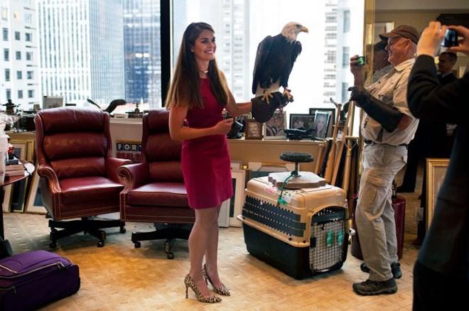 Hicks hiện sống cùng chị gái trong một căn hộ tại Tháp Trump ở New York. Ảnh: Time