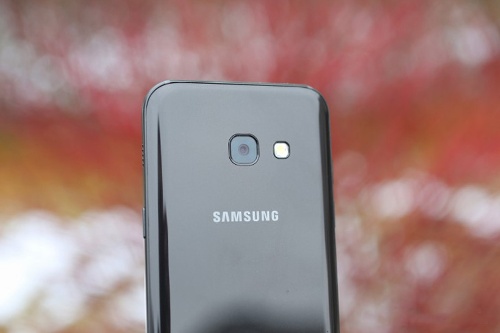 Camera: So với người tiền nhiệm, Samsung Galaxy A3 (2017) đã được nâng cấp khả năng chụp ảnh selfie, trong khi camera chính vẫn được giữ nguyên. Đó là cảm biến 13 megapixel với ống kính khẩu độ f/1.9 có thể quay video 1080p @ 30fps. Camera phụ đã tăng từ 5 megapixel lên 8 megapixel và ống kính khẩu độ giữ nguyên như camera chính. 