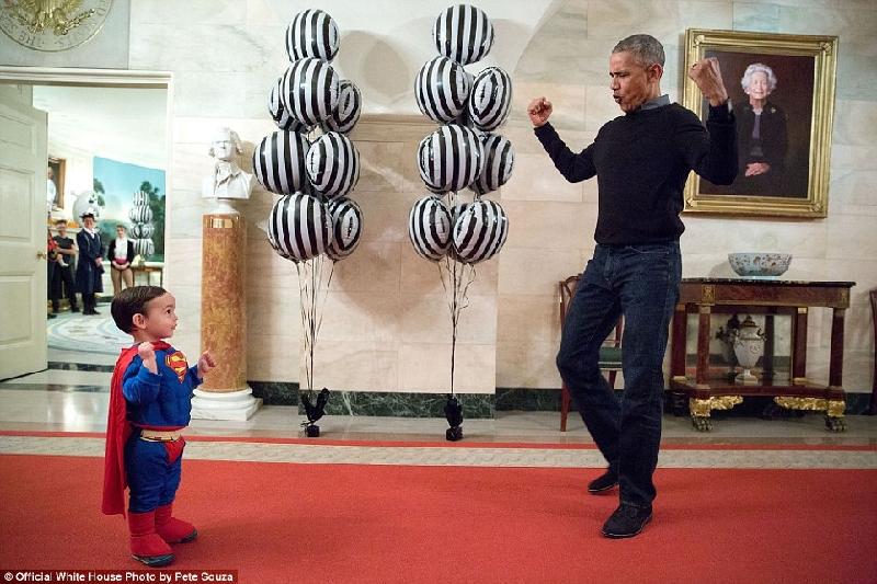 Trong ngày lễ Halloween, Tổng thống Obama tình cờ