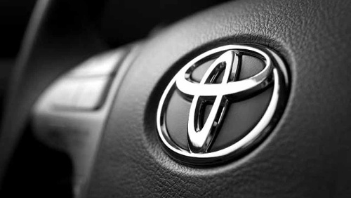 Bị ông Trump tạo áp lực, Toyota phản ứng lại