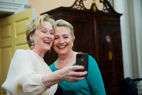  Meryl Streep trong một lần gặp bà Hillary Clinton