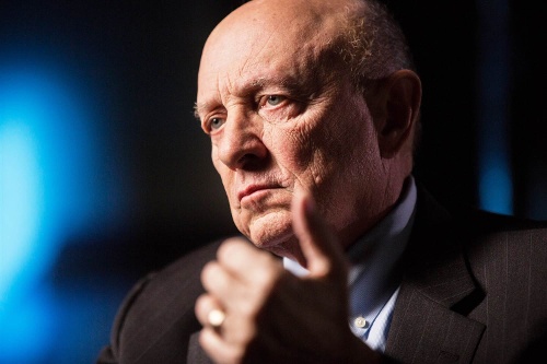 Cựu Giám đốc Cục Tình báo Trung ương Mỹ James Woolsey