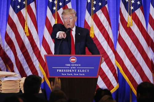 Có gì trong buổi họp báo như &quot;rạp xiếc&quot; của Trump?