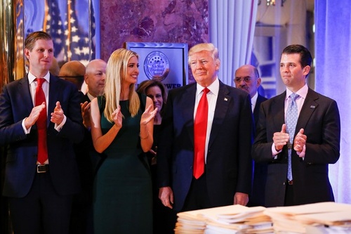 Ông Trump khẳng định đã rút khỏi đế chế kinh doanh và nhượng quyền lại cho con trai