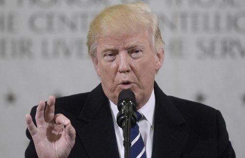 Tổng thống Trump bất ngờ chủ động làm lành với CIA
