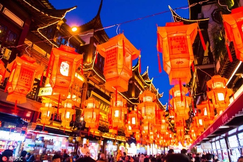 Lồng đèn rực sáng ở Thượng Hải