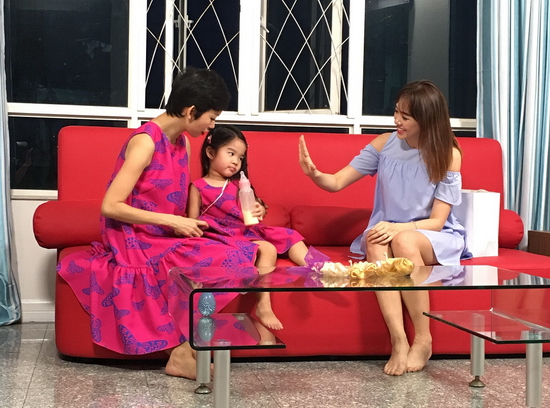 Hari với bé Thỏ nhà Xuân Lan
