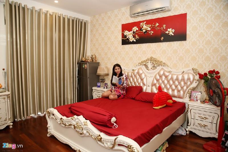 Thăm biệt thự mới xây, rộng 700 m2 của Lý Hùng hình ảnh 16 Tầng một gồm phòng của ba mẹ Lý Hùng và diễn viên Lý Hương. Nữ diễn viên dù sống ở Mỹ nhưng vẫn được anh trai thiết kế một phòng riêng trong căn hộ.