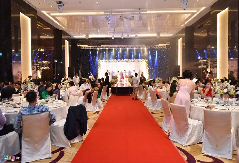 Khoảng giữa tháng 1, vợ chồng Thu Ngân mới tổ chức tiệc cưới chính thức, có sự góp mặt của bạn bè, đồng nghiệp...