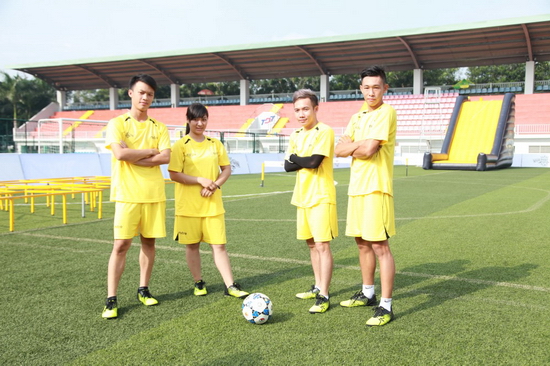 Đội vàng có tên Rabona – đây là động tác kỹ thuật rất khó trong bóng đá, điều này chứng tỏ sức mạnh của đội. Đội này gồm có: đội trưởng là ca sĩ Phạm Trưởng, Nguyễn Lê Minh Thư (20 tuổi, hiện là sinh viên); Võ Hoàng Du Tiệp (19 tuổi) và Nguyễn Quốc Tiến (21 tuổi, cũng đang là sinh viên).