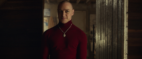 Là bộ phim với số lượng diễn viên tham gia ít kỷ lục: 5 người, bao gồm: James McAvoy trong vai Kevin - kẻ bắt cóc dị thường, Betty Buckley trong vai bác sĩ tâm lý của Kevin, Anya Taylor-Joy, Haley Lu Richardson và Jessica Sula trong vai ba nạn nhân kém may mắn, có lẽ không khó để tất cả các thành viên của đoàn làm phim sắp xếp thời gian cùng nhau tham gia các chuyến quảng bá. Vừa qua, dưới sự dẫn dắt của đạo diễn người Mỹ gốc Ấn M. Night Shyamalan, tất cả các thành viên của đoàn làm phim TÁCH BIỆT đều đã có mặt tại thành phố New York để quảng bá cho bộ phim tại thị trường này. 