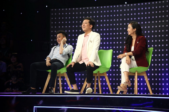 Tiếp tục, Bảo Anh chia sẻ dù ở bên ngoài cô nàng và Trường Giang thân thiết hơn nhưng hôm nay giọng ca Anh Muốn Em Sống Sao lại muốn về đội của danh hài Trấn Thành. Trường Giang “cảnh báo” vui với Bảo Anh rằng: “Những ai mà từ bỏ tôi thì gà sẽ ế” khiến người xem không nhịn được cười.