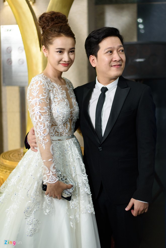 Tối 20/1, nhiều sao Việt xuất hiện trên thảm đỏ lễ trao giải Mai Vàng tổ chức tại nhà hát Đài truyền hình TP.HCM, trong đó nổi bật và nhận được nhiều sự cổ vũ nhất chính là Trường Giang và Nhã Phương.