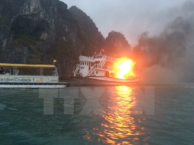 Vụ cháy trên V​ịnh Hạ Long: Đình chỉ đội tàu của công ty Ánh Dương 1