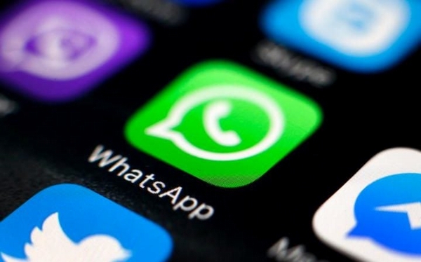 WhatsApp (miễn phí) thay thế iMessage. Có lẽ bạn đã biết tất cả về WhatsApp. Đây là ứng dụng được sử dụng để gửi và nhận tin nhắn tức thời mà không làm phát sinh chi phí tin nhắn SMS. Ứng dụng này hỗ trợ đa nền tảng gồm hệ điều hành Symbian, Android, Blackberry, iOS và Windows Phone. Ngoài ra, ứng dụng này còn có thêm tính năng gọi điện thoại và chia sẻ tài liệu.