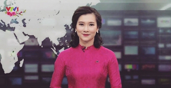 20170203082325-anh1-ngoisao.vn-w1395-h721 0 Chương trình thời sự 19h trên VTV đã chào đón BTV Khánh Trang