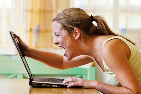 Không nên nhìn vào màn hình quá lâu. Ảnh minh họa. I.T