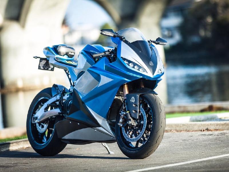 Lightning Motorcycle's LS 218: Nếu bạn có nhu cầu về tốc độ, Lightning Motorcycle's LS 218 là lựa chọn đáng lưu tâm. Công ty này tuyên bố LS 218 là chiếc xe máy nhanh nhất thế giới. Nó được cung cấp động cơ điện 200 mã lực và 227 Nm mô-men xoắn. LS 218 lập kỷ lục thế giới với tốc độ tối đa 347 km/h tại Bonneville Speedway ở Utah (Mỹ) vào năm 2011. LS218 có phạm vi hoạt động 160 km mỗi lần sạc. Với bộ sạc cấp 2, xe chỉ mất hai giờ để sạc đầy pin. Tuy nhiên mức giá khá cao, lên tới 38.888 USD.