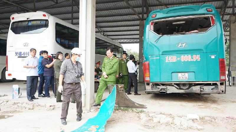 Theo một lãnh đạo Ủy ban An toàn giao thông Quốc gia, đây là vụ nổ nghiêm trọng. Tuy nhiên, nguyên nhân nổ, thuốc nổ đặt vị trí nào thì phải chờ kết luận của các cơ quan chức năng trong đó có Viện Khoa học Hình sự (Bộ Công an).