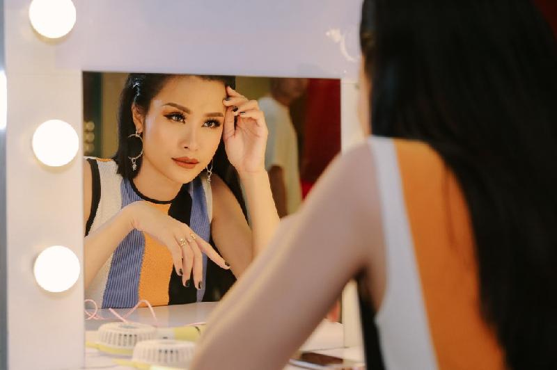 Được xem là HLV hiền nhất trên ghế nóng, tuy nhiên Đông Nhi không hề thua thiệt trong khoản chiêu mộ thí sinh. Nhiều giọng ca tưởng chừng như phù hợp phong cách của các HLV còn lại nhưng sau đó đã xuôi lòng về đội ca sĩ