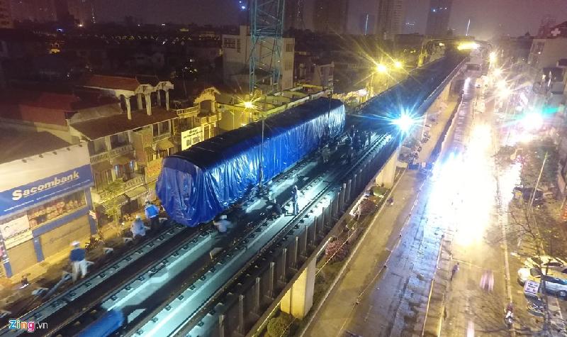2 giờ cẩu thành công đầu tàu 35 tấn lên đường sắt trên cao hình ảnh 15 Sau 2 giờ đồng hồ, phần đầu máy đã nằm trên hệ thống ray tại nhà ga La Khê.