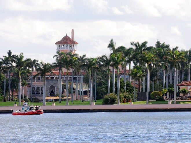 Các tiện nghi mới của Mar-a-Lago đều mang tính độc nhất, ông chủ Donald Trump vẫn là khách thường xuyên tới đây, nghỉ ngơi trong biệt thự của riêng mình. Mỗi khi ông lưu lại thì dịch vụ an ninh sẽ được tăng cường và các mật vụ cũng luôn có mặt để đảm bảo an toàn