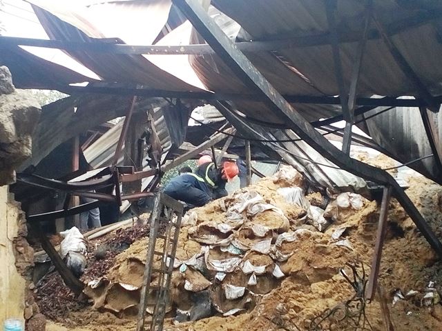 Cơ sở hương trầm bốc cháy dữ dội, 2 người bị thương