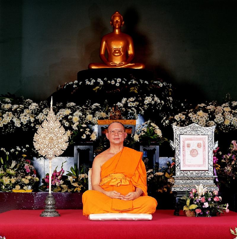 Cùng với sự phát triển của thiền phái Dhammakaya, năm 1970, Dhammachayo lập ra thiền đường mang tên trường phái này, sau này trở thành ngôi chùa Wat Dhammakaya nổi tiếng. Theo tiến sĩ Mano, cách tổ chức của chùa này hiện nay có phần giống với Đức Quốc xã. “Chiến lược trước tiên của ông ấy là nhắm vào sinh viên, giống như Hitler khi mới thành lập đảng Quốc xã. Sau đó, ông ấy sẽ dần dần truyền bá giáo lý của mình tới những người giàu có và quyền lực”, ông Mano nói. Ảnh: pixabay.