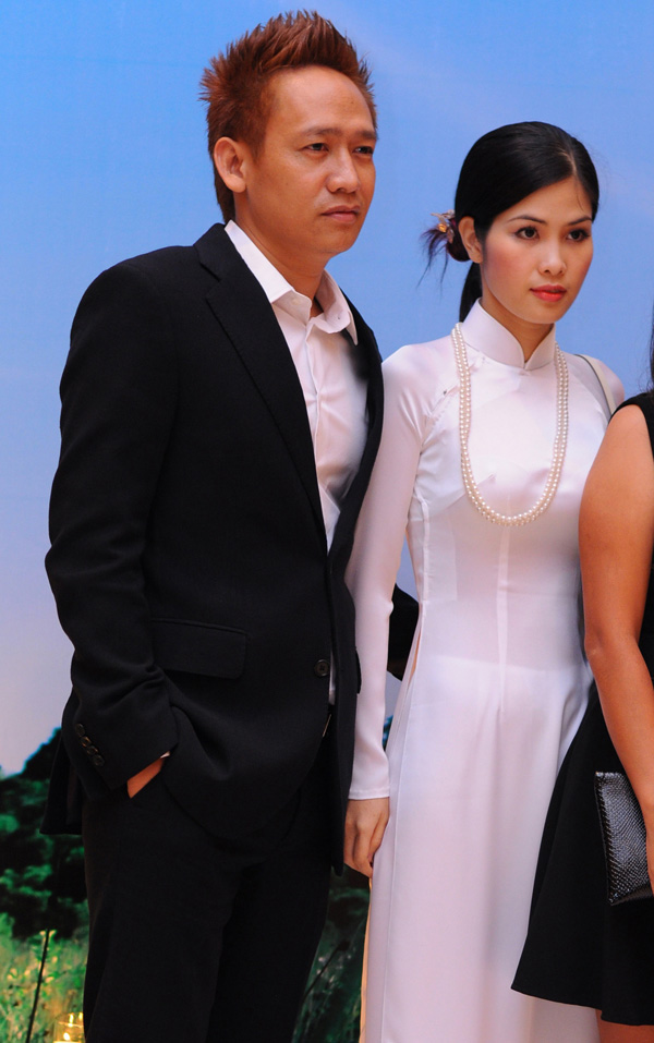 Vẻ đẹp đậm chất Á đông của vợ Duy Mạnh khiến nhiều người không khỏi thổn thức.