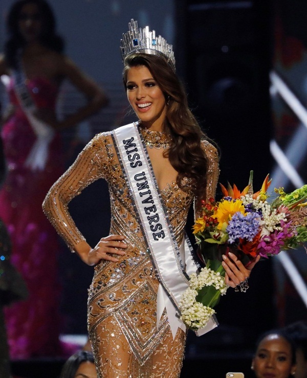 Hoa hậu Hoàn vũ 2016 - Iris Mittenaere   Phải mất 63 năm chờ đợi, nước Pháp mới có được người đẹp thứ hai chạm tay được đến vương miện Hoa hậu Hoàn vũ Thế giới. Và cô gái đã mang vinh quang cho đất nước ấy là Iris Mittenaere, khi vừa giành chiến thắng thuyết phục tại đêm chung kết cuộc thi Hoa hậu Hoàn vũ 2016. 