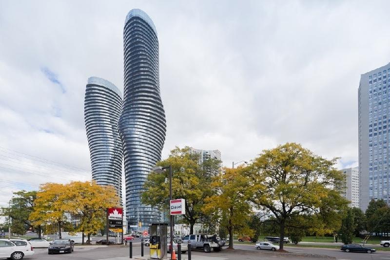 Hai tòa tháp có chiều cao 176 m và 158 m nằm trong khu phức hợp nhà ở bao gồm 5 tòa tháp ở Thành phố Mississauga, gần Toronto Ảnh: MAD Architects.