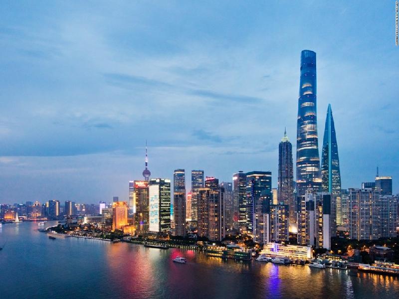 Tháp Thượng Hải là tòa nhà cao nhất Trung Quốc và là tòa nhà chọc trời cao thứ 2 thế giới sau tòa nhà nổi tiếng Burj Khalifa ở Dubai. Tòa tháp có toàn bộ mặt tiền được ốp kính, thân xoắn, hệ thống lan can xoắn ốc và được hoàn thành sau 7 năm xây dựng. Ảnh: Gensler.