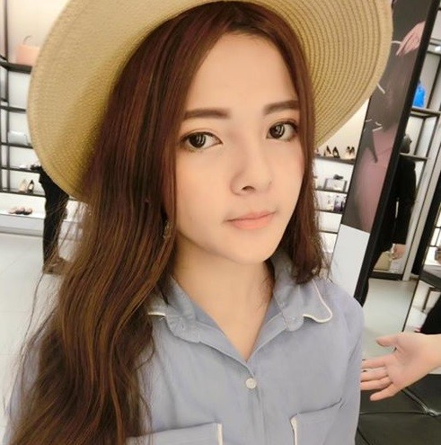 Em gái hoa hậu: 'Tôi thấy mình xấu xí mỗi khi đứng cạnh chị' hình ảnh 9 Được nhiều người chú ý trên mạng, ban đầu Huyền khá bất ngờ và lo lắng. Sau đó, cô cảm thấy vui khi nhận được sự quan tâm, khen ngợi.