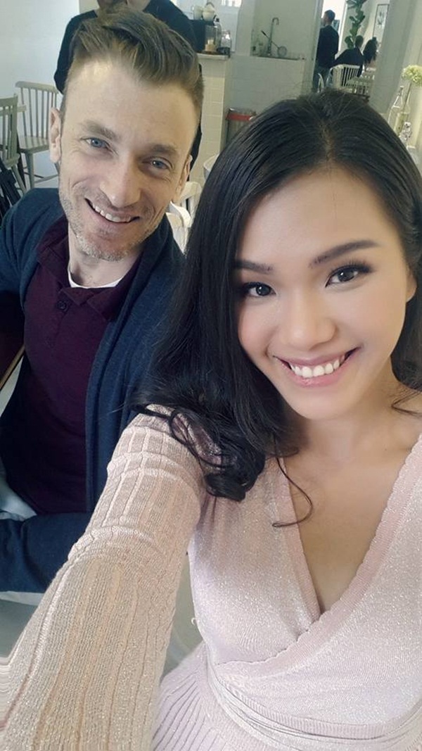 Phương Vy khoe nụ cười hạnh phúc mãn nguyện bên chồng Tây. 