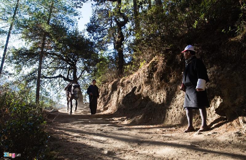 'Hang ho' tren vach da cao hon 3.000 m o Bhutan hinh anh 6